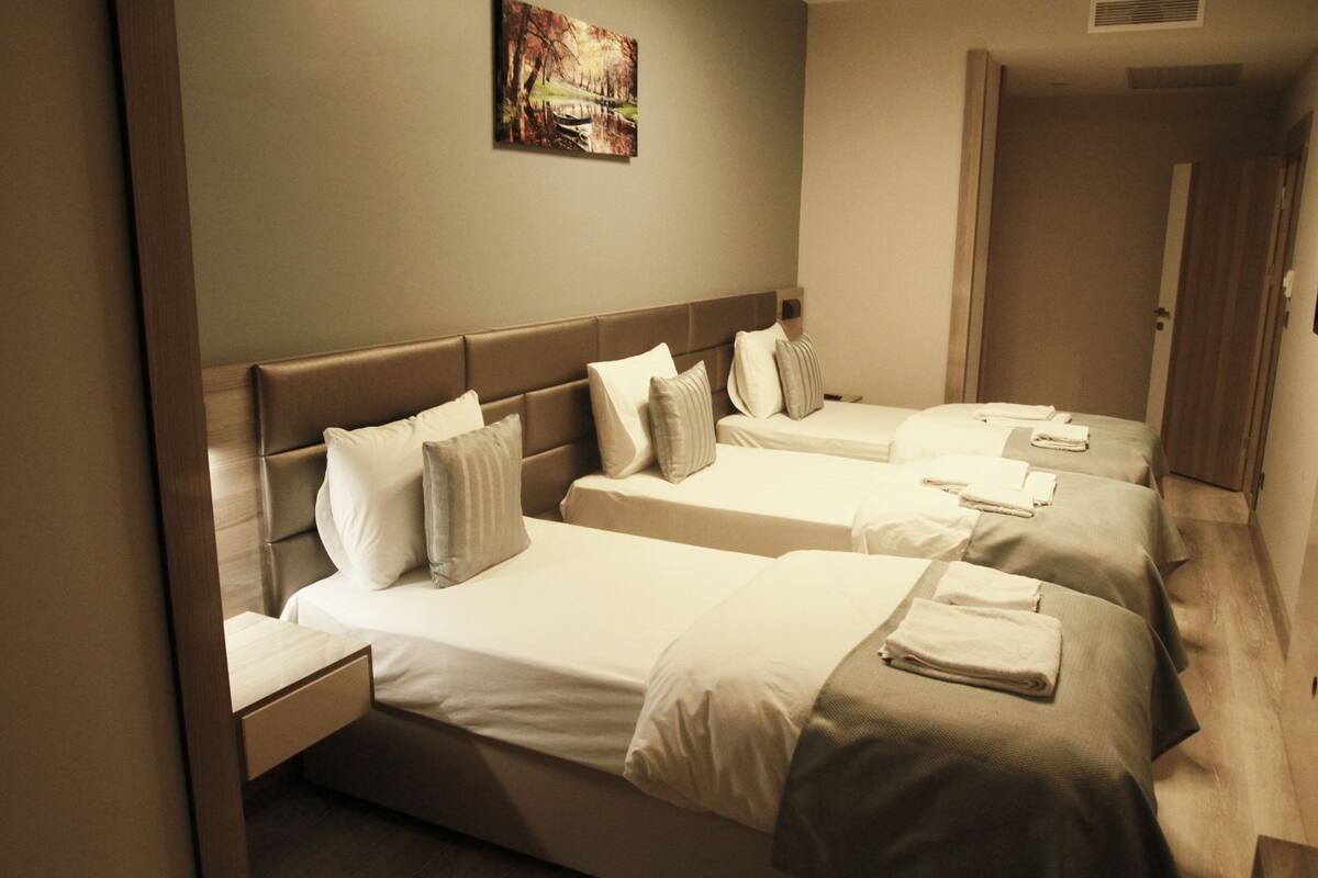 Suite luxueuse, 1 chambre | Bureau, accès au Wi-Fi (inclus), literie fournie