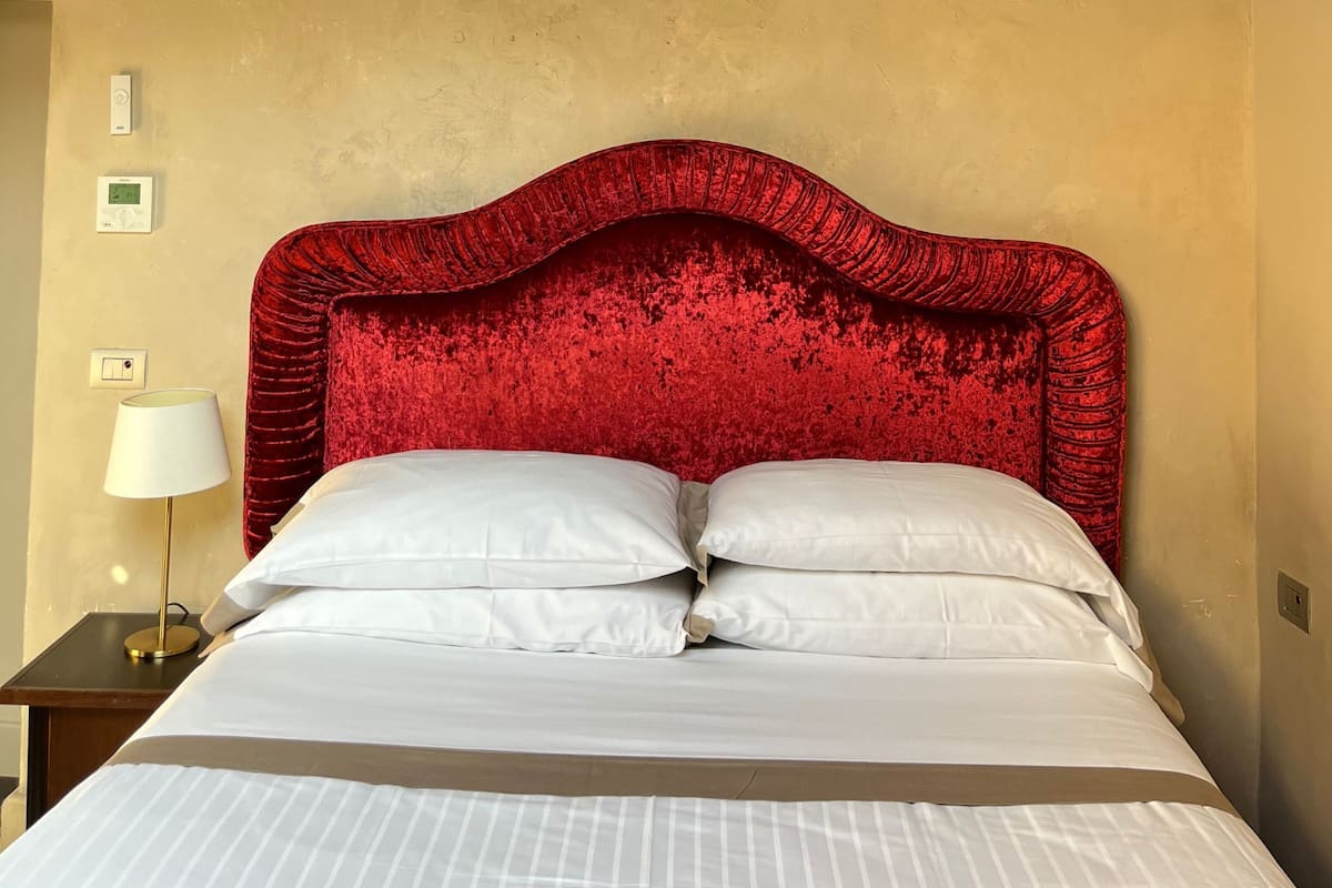 1 bedroom, premium bedding, memory-foam beds, in-room safe