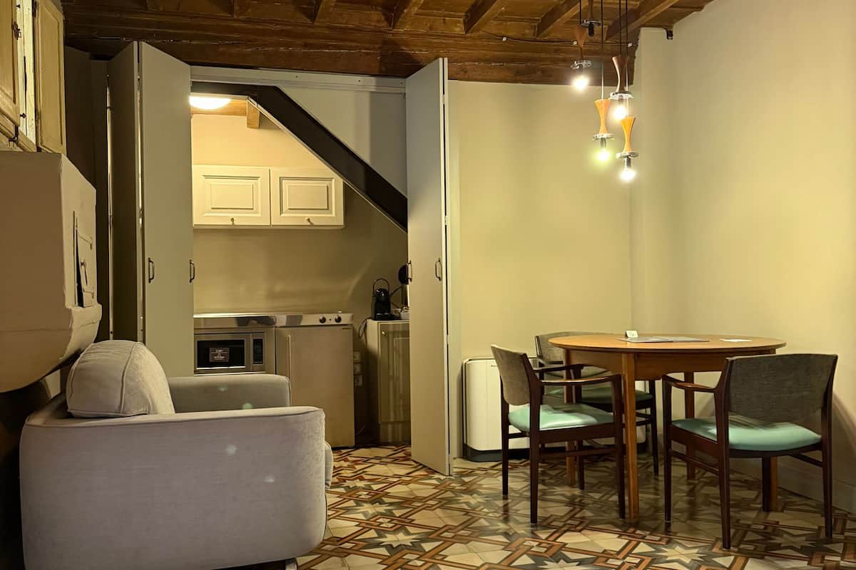 1 bedroom, premium bedding, memory-foam beds, in-room safe