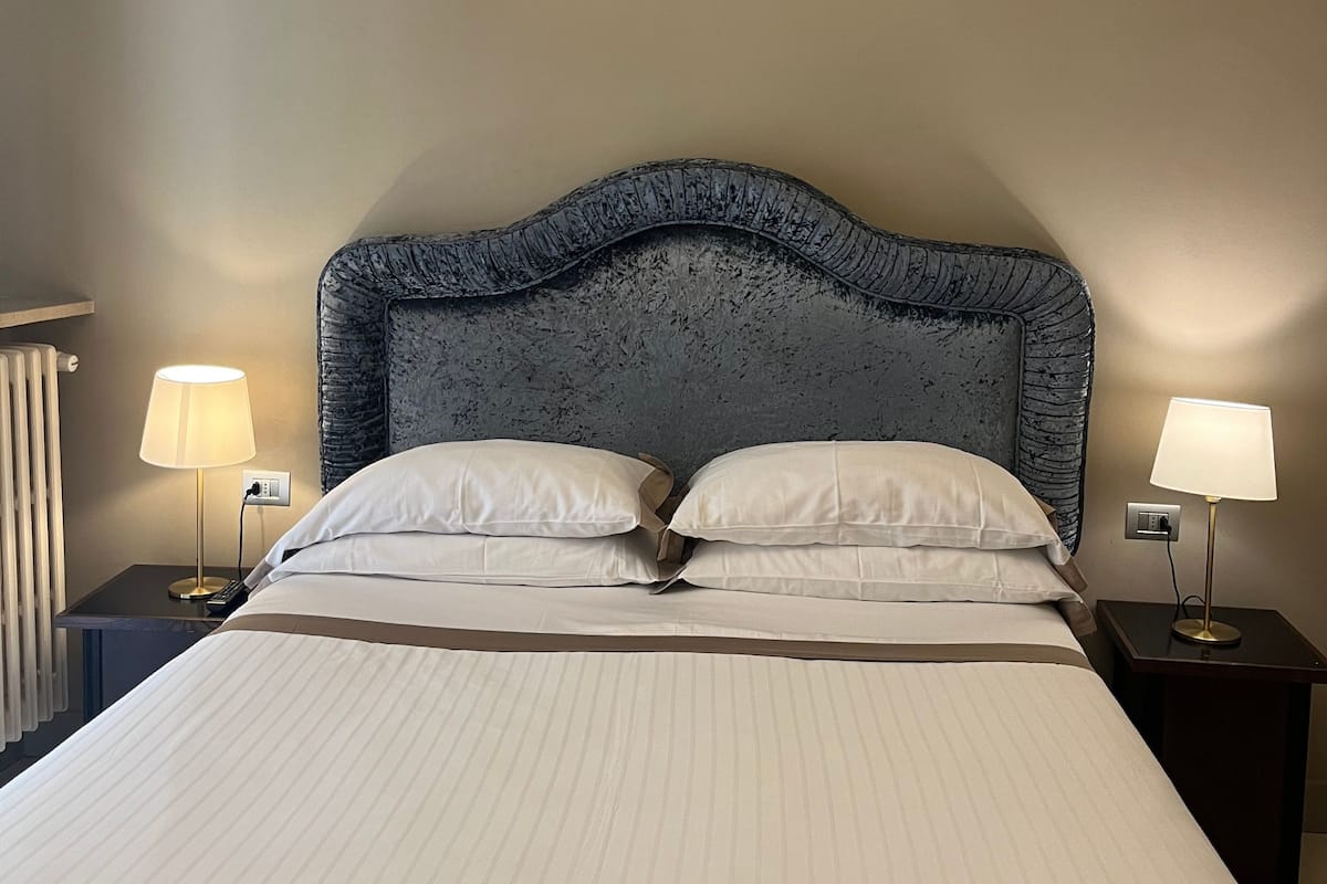 1 bedroom, premium bedding, memory-foam beds, in-room safe