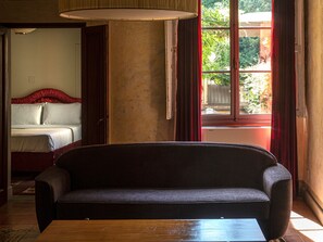 Premium bedding, memory-foam beds, in-room safe, individually decorated - Numa Palazzo San Niccolò (Florence)