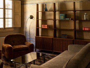 1 Bedroom Apartment with Sofa Bed | Premium bedding, memory foam beds, in-room safe, individually decorated - Numa Florence  Palazzo San Niccolò (Florence)