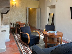 Premium bedding, memory-foam beds, in-room safe, individually decorated - Numa Palazzo San Niccolò (Florence)