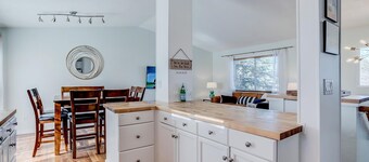 Hot Tub Trendy Mid-Century Modern Style 2 Kings & 2 Queens 