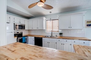 Frigorífic, microones, forn i placa de cuina 