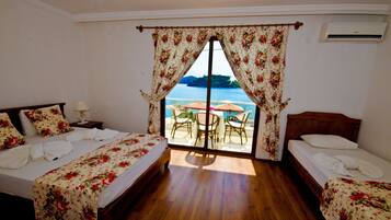 Deluxe Double Room, Sea View | Desk, iron/ironing board, rollaway beds, free WiFi