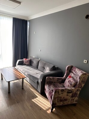 Desk, soundproofing, iron/ironing board, bed sheets - SKYPORT ISTANBUL (Istanbul)