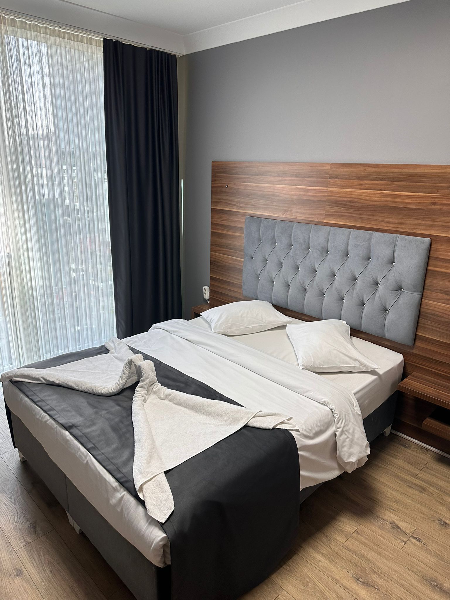 Suite, 1 Bedroom | Desk, soundproofing, iron/ironing board, bed sheets