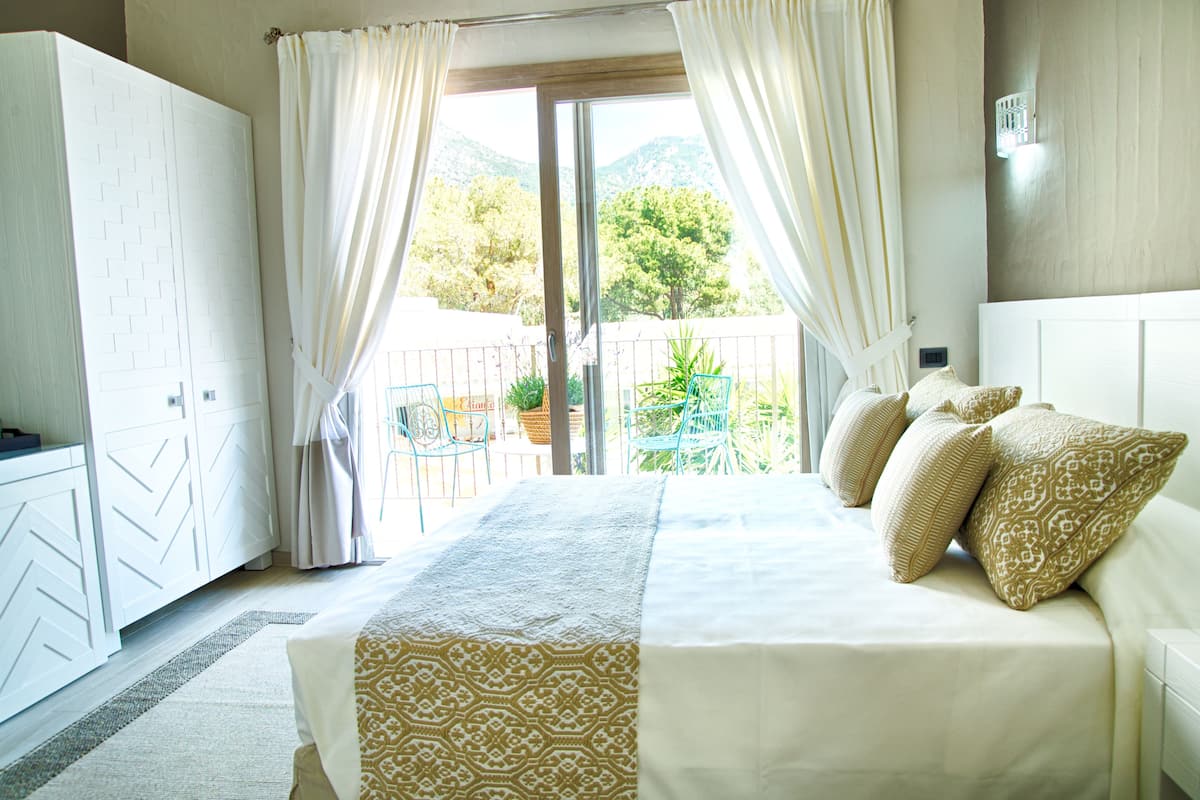1 bedroom, premium bedding, minibar, in-room safe
