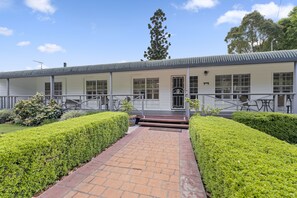 Front of property - Birds 'n' Bloom Cottages (Yungaburra)