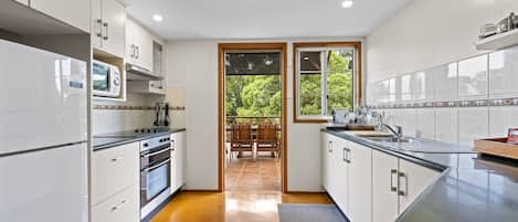 Ferienhaus, 2 Schlafzimmer | Eigene Küche | Großer Kühlschrank, Mikrowelle, Ofen, Herdplatte
