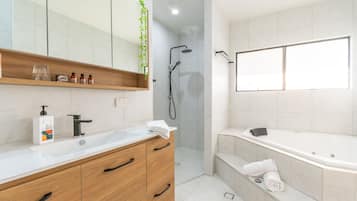 3 Bedroom Spa Villa | Bathroom | Free toiletries, hair dryer, towels