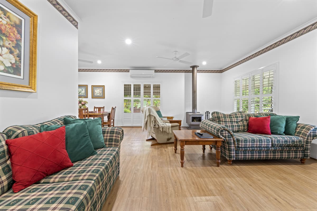 3 Bedroom Cottage | Living area