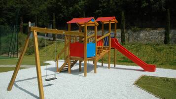 Área de juegos infantiles al aire libre