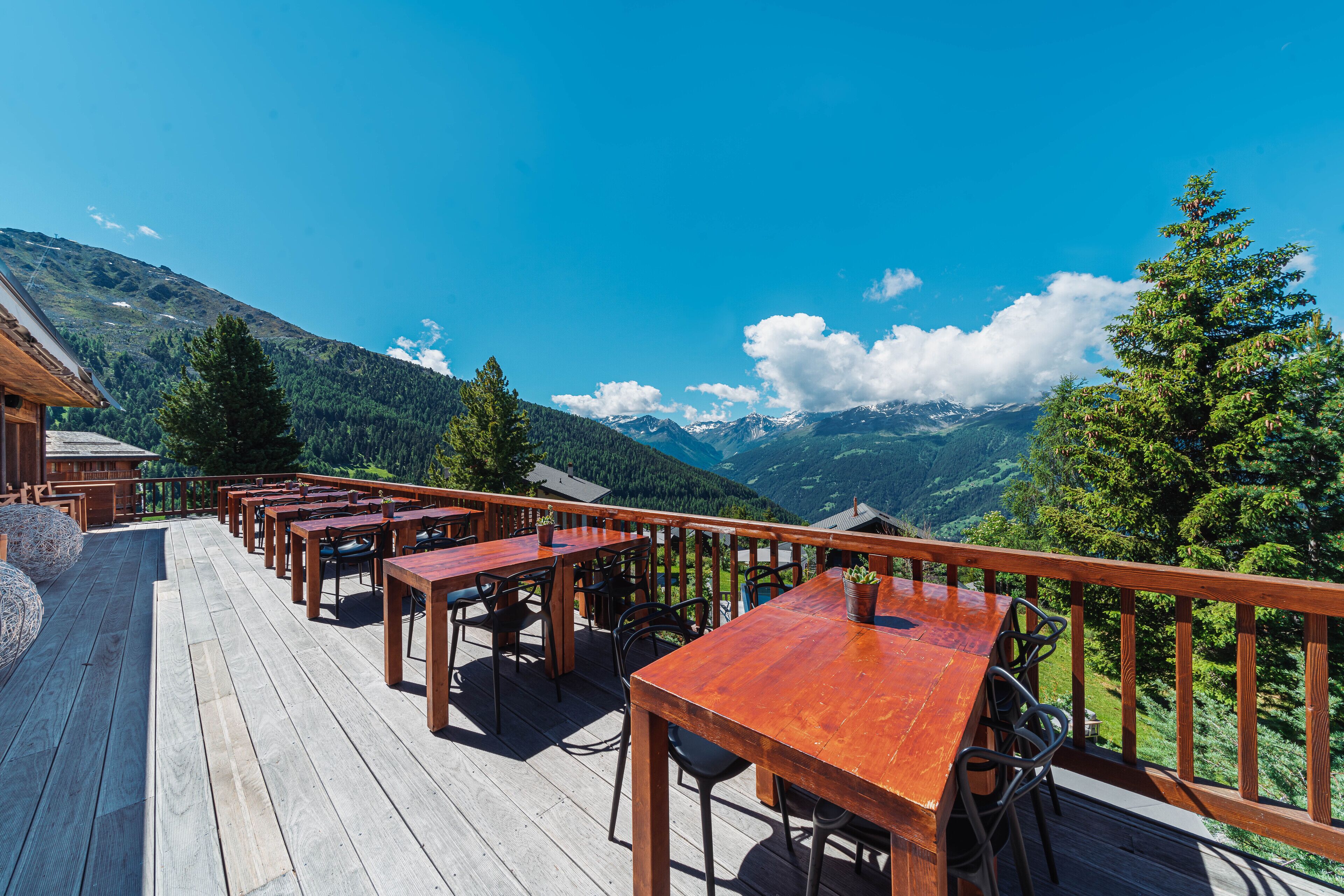 Breakfast, lunch, dinner served; local and international cuisine 