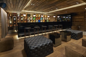 Bar (trong khuôn viên)
