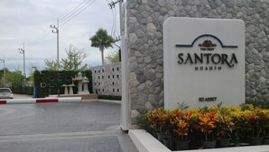 Unclassified image, 3 of 50, button - The Crest Hua Hin Rm.no.477 and 471 (Hua Hin)
