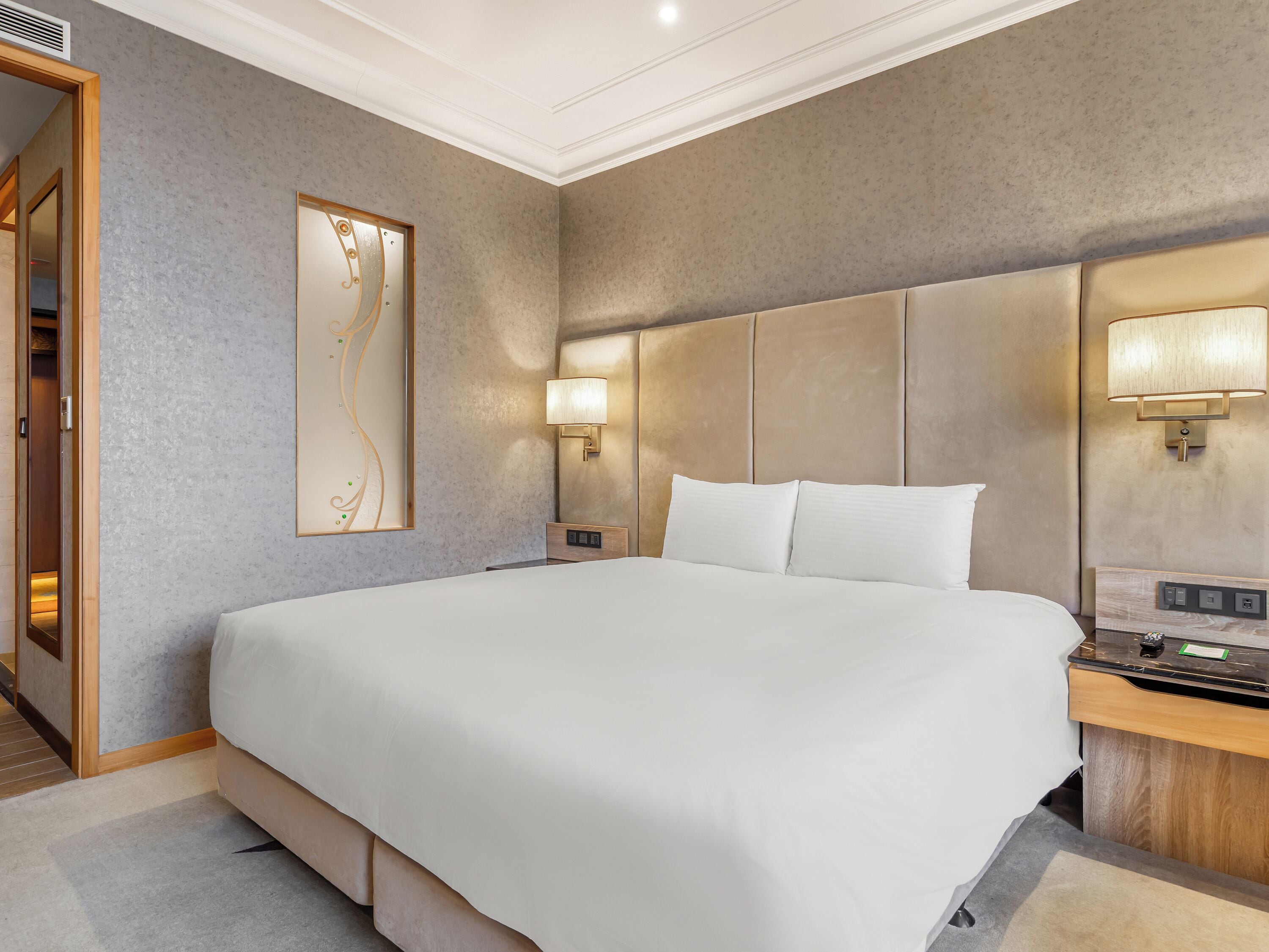 Superior Double Room | Down duvets, desk, laptop workspace, soundproofing