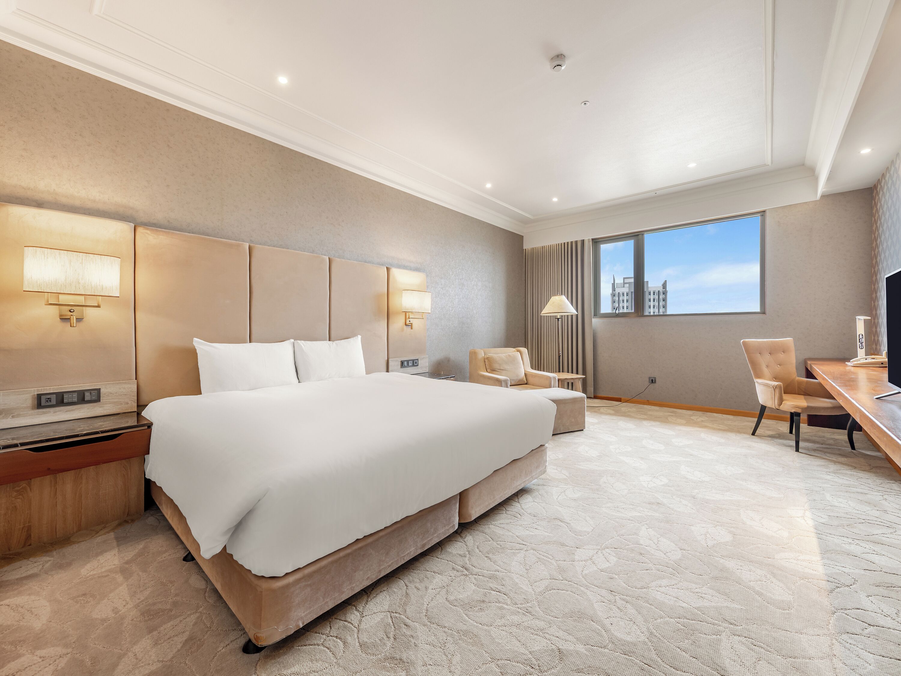 Standard Double Room | Down duvets, desk, laptop workspace, soundproofing