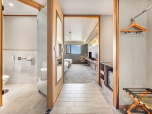 Superior Quadruple Room | Down duvets, desk, laptop workspace, soundproofing - CHECK inn Select Tainan YongKang (Tainan)