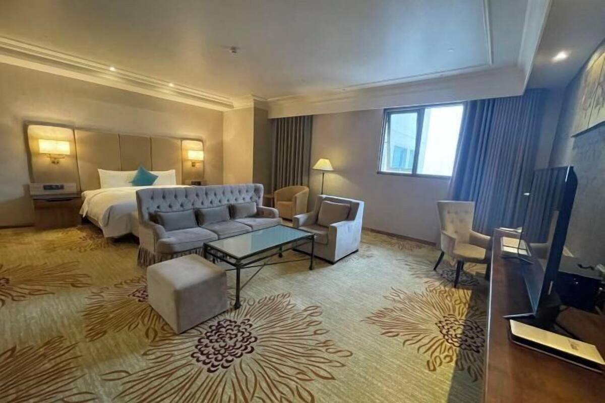 1 개의 침실, 오리/거위털 이불, 책상, 노트북 작업 공간