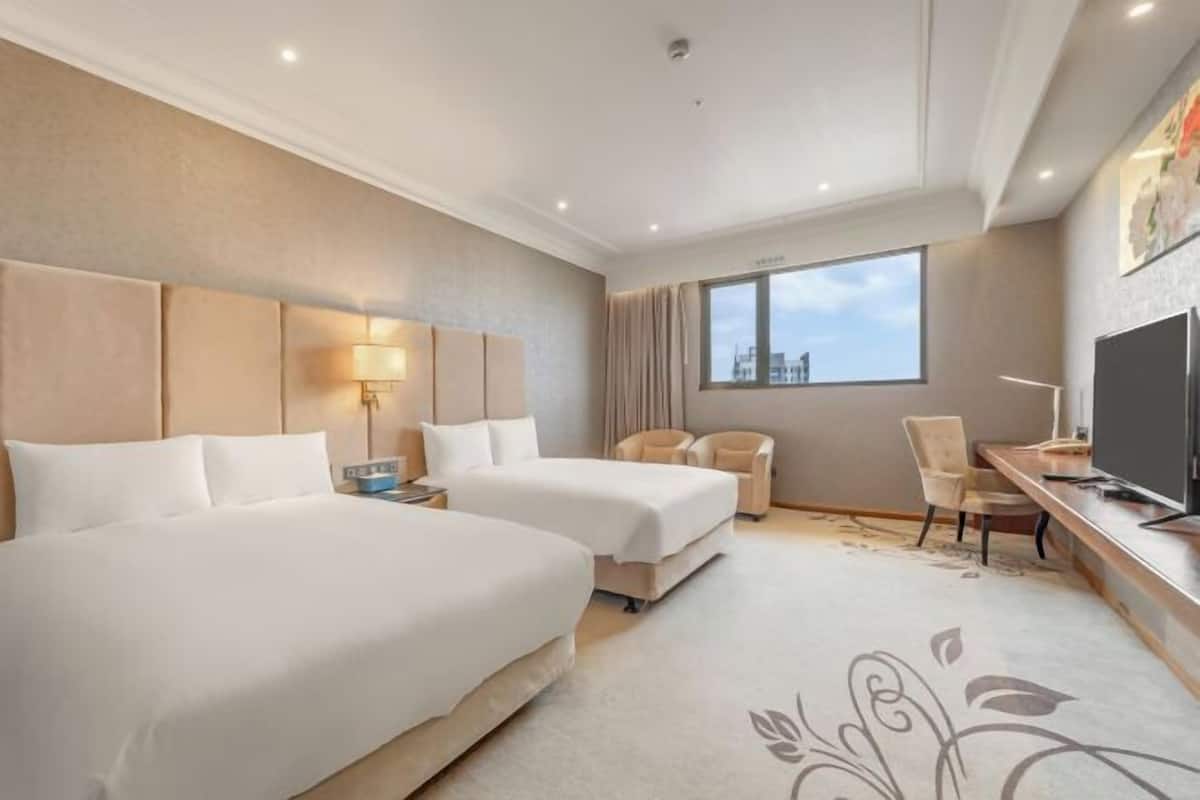 羽绒被、办公桌、笔记本电脑工作区、隔音