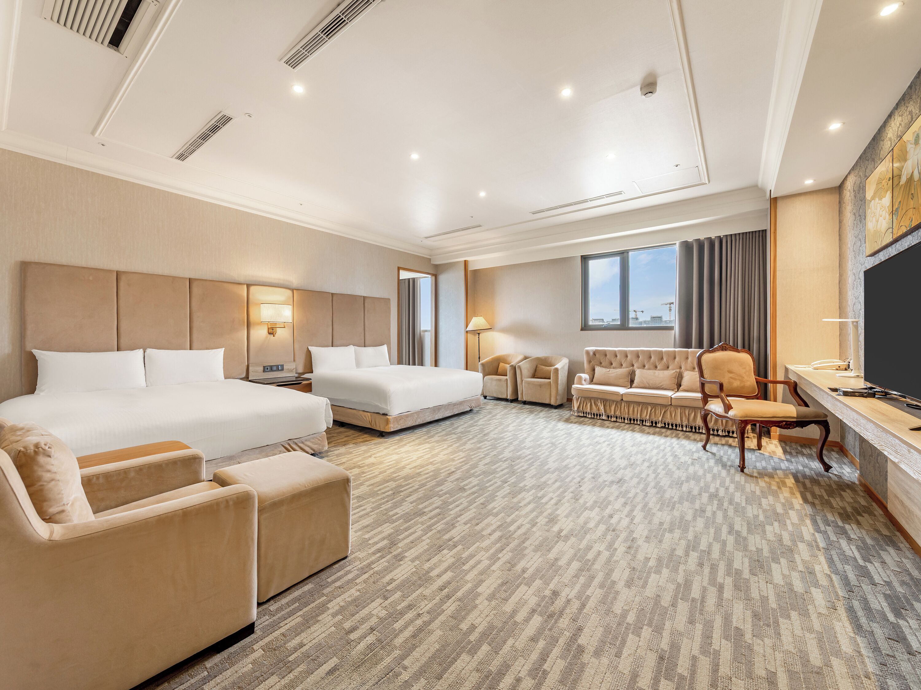 Family Suite | Down duvets, desk, laptop workspace, soundproofing