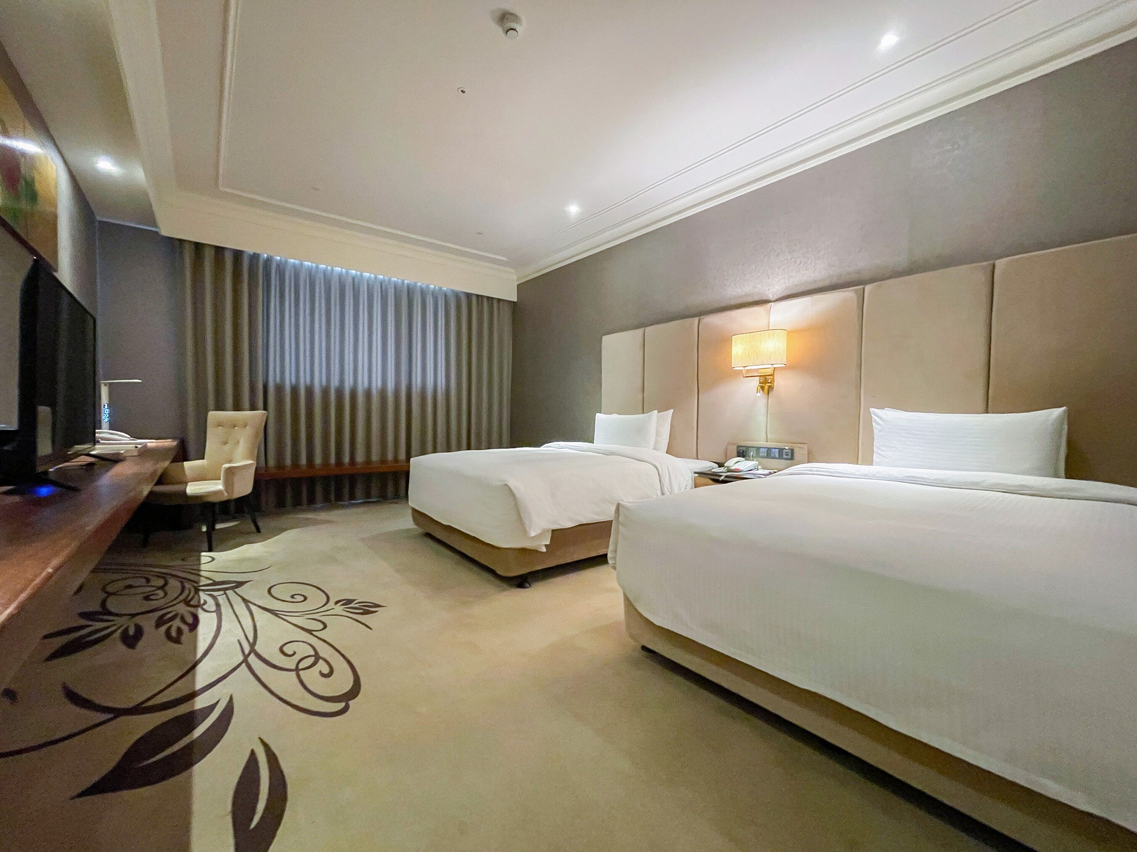 standard twin room | 1 bedroom, down duvets, desk, laptop workspace