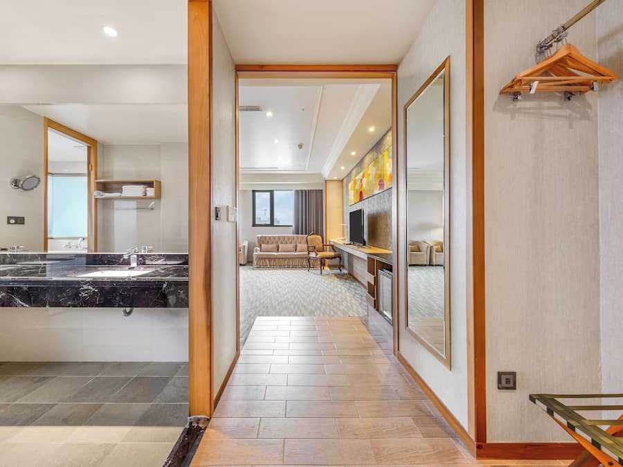 Suíte família | Edredons de pluma, escrivaninha, espaço de trabalho para notebook