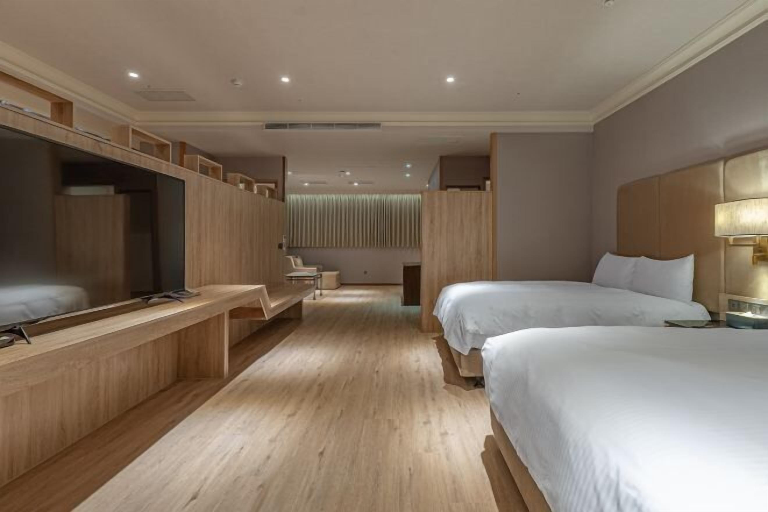 羽絨被、書桌、筆電工作空間、隔音