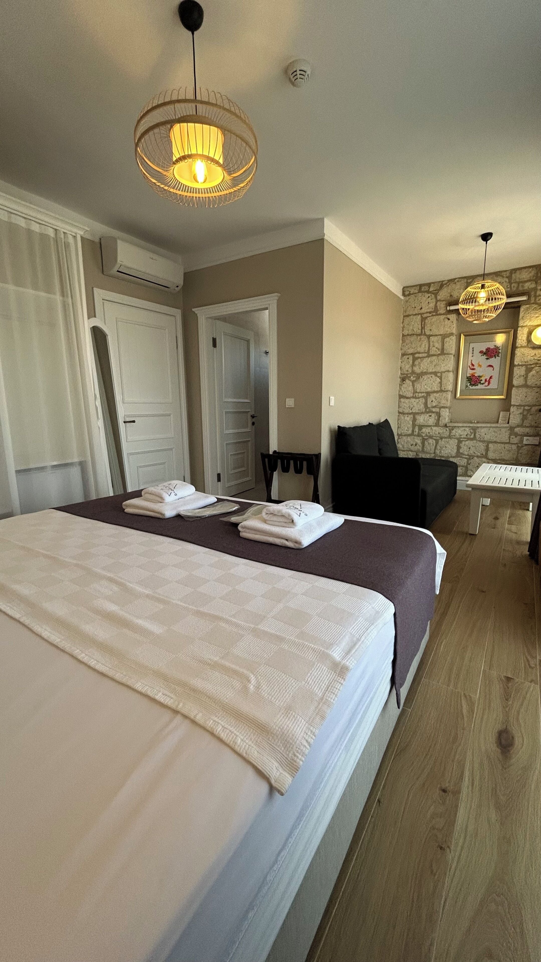 Suíte júnior | Roupas de cama premium, cofres nos quartos, quartos à prova de som
