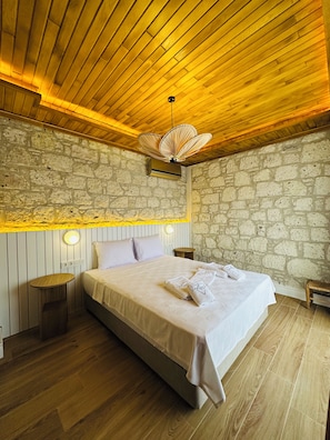Havuz Manzarali Bahce Odasi | Premium bedding, in-room safe, soundproofing, free WiFi - Vodina Alaçatı (Cesme)
