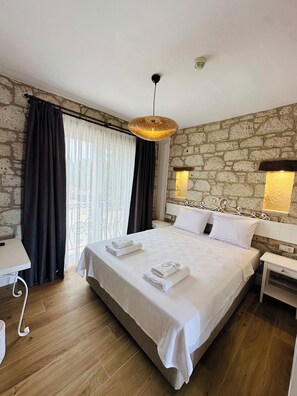 标准双人房 | 高档床上用品、客房内保险箱、隔音、免费 WiFi