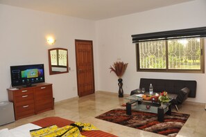 Lyxsvit (Zeus) | Sängtillbehör av högsta kvalitet, minibar och individuell inredning