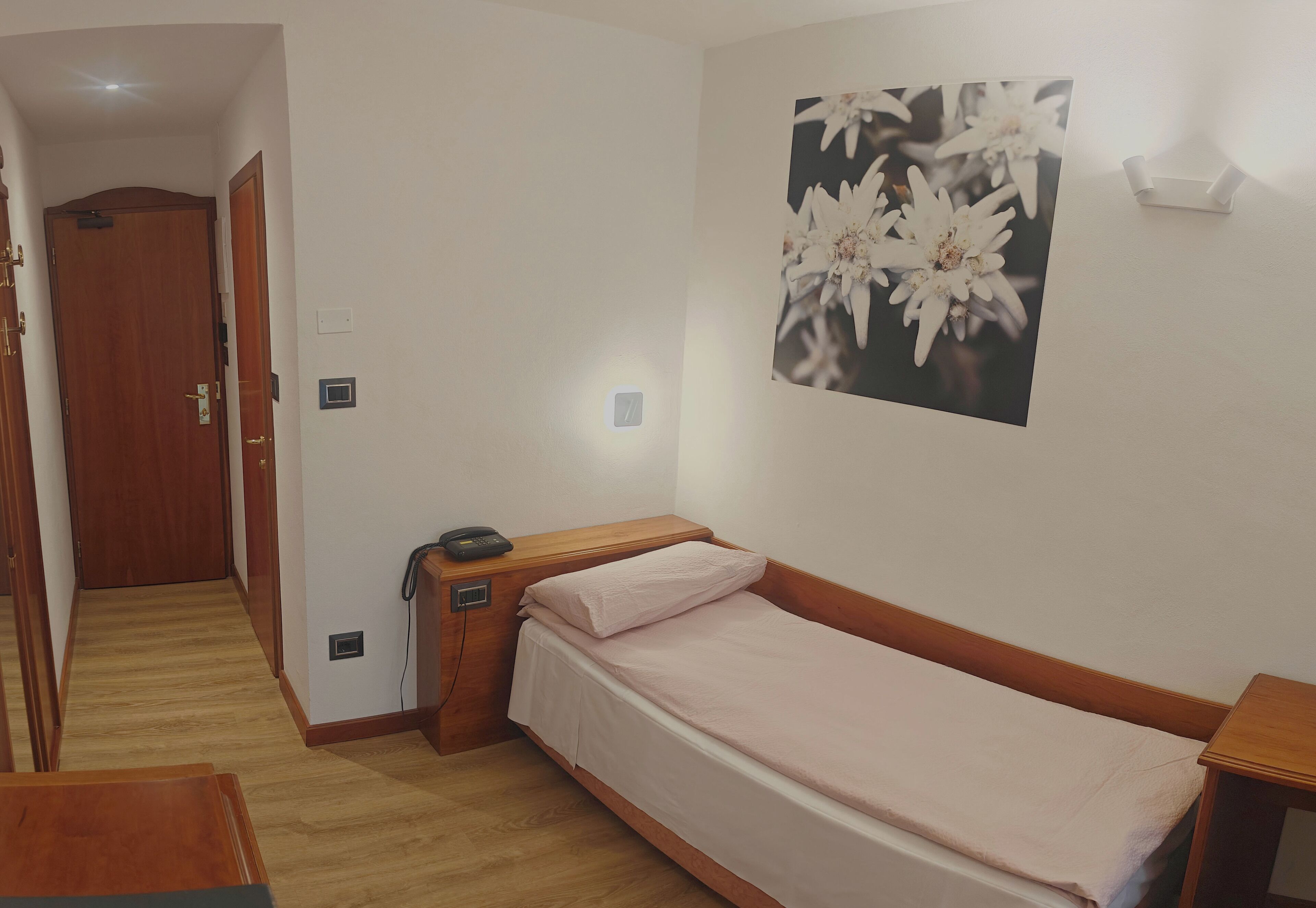 Single Room | In-room safe, desk, soundproofing, cribs/infant beds