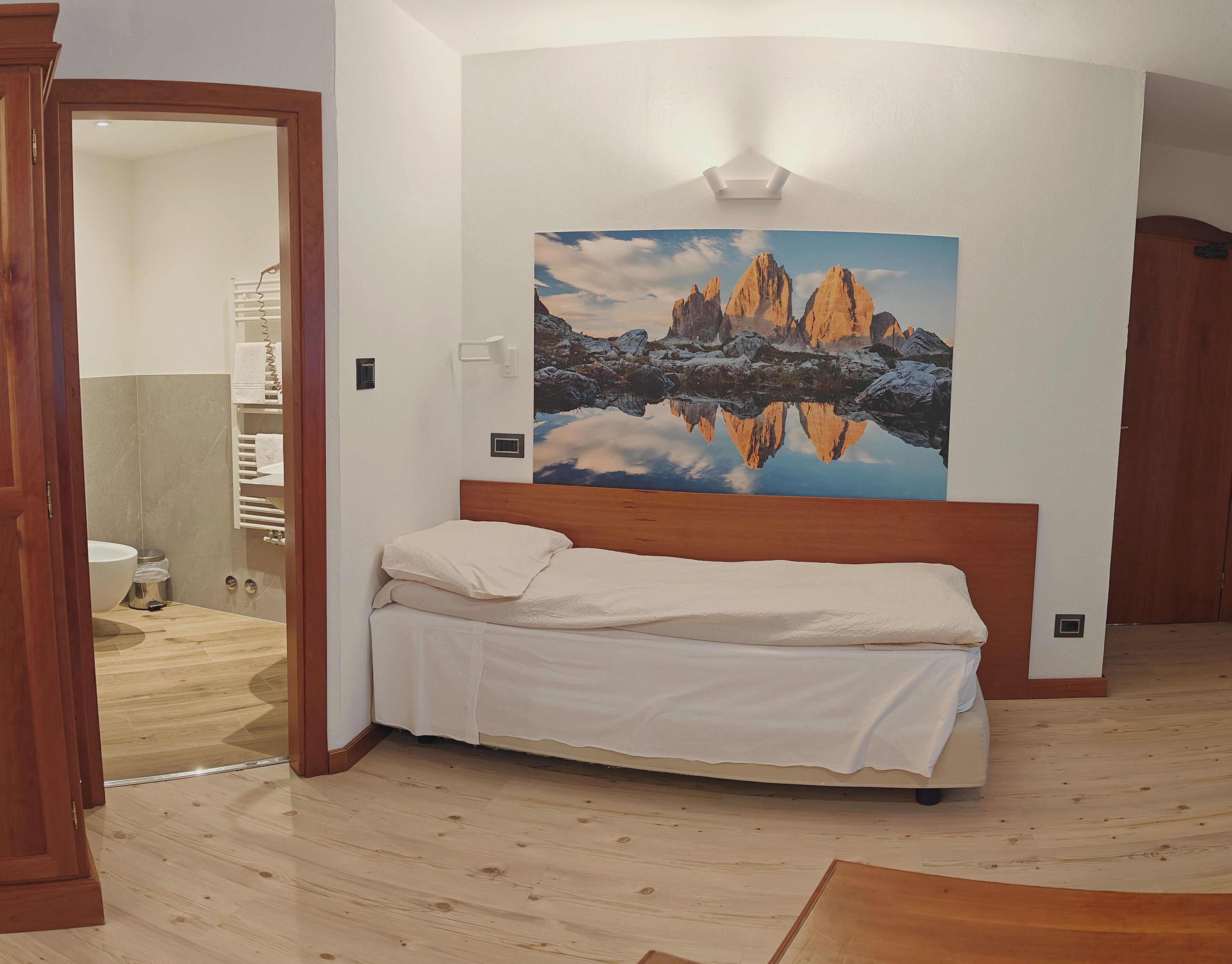 Classic Triple Room | In-room safe, desk, soundproofing, cots/infant beds