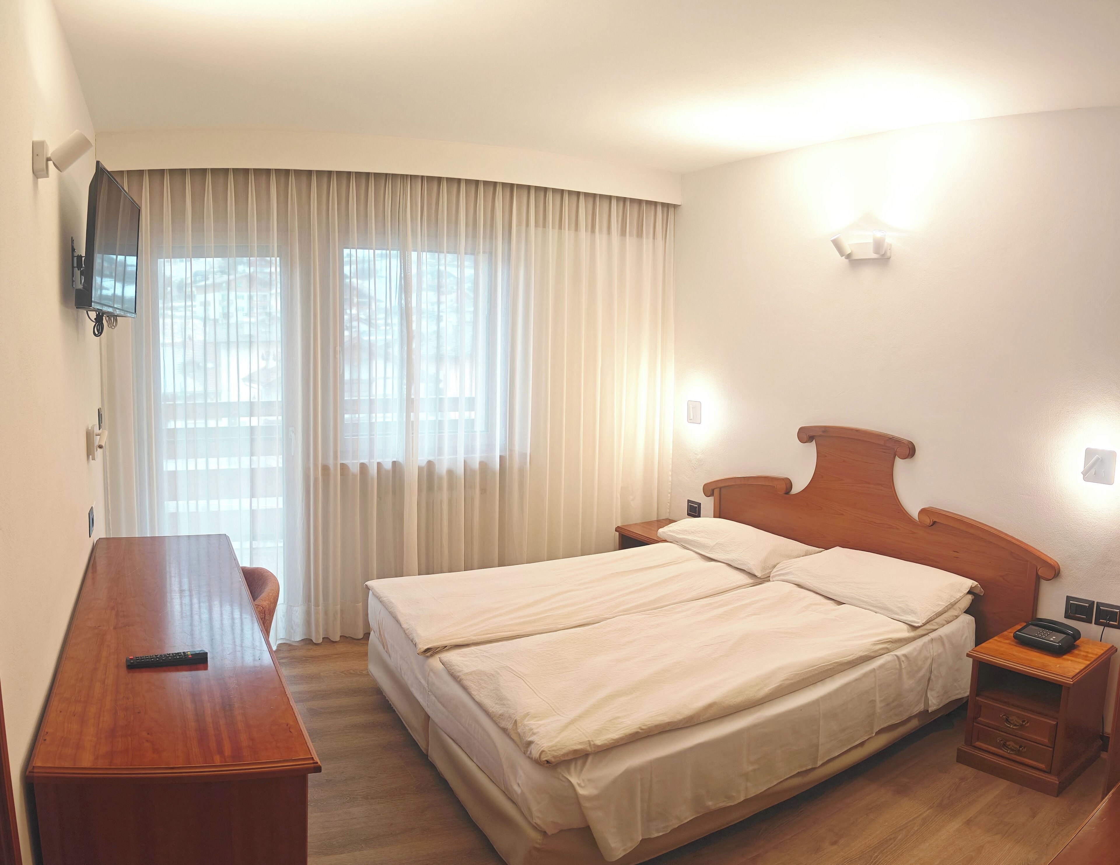 Standard Double Room | In-room safe, desk, soundproofing, cribs/infant beds