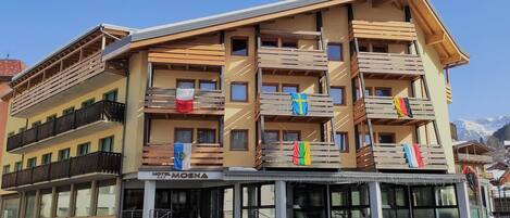 Fachada de la propiedad