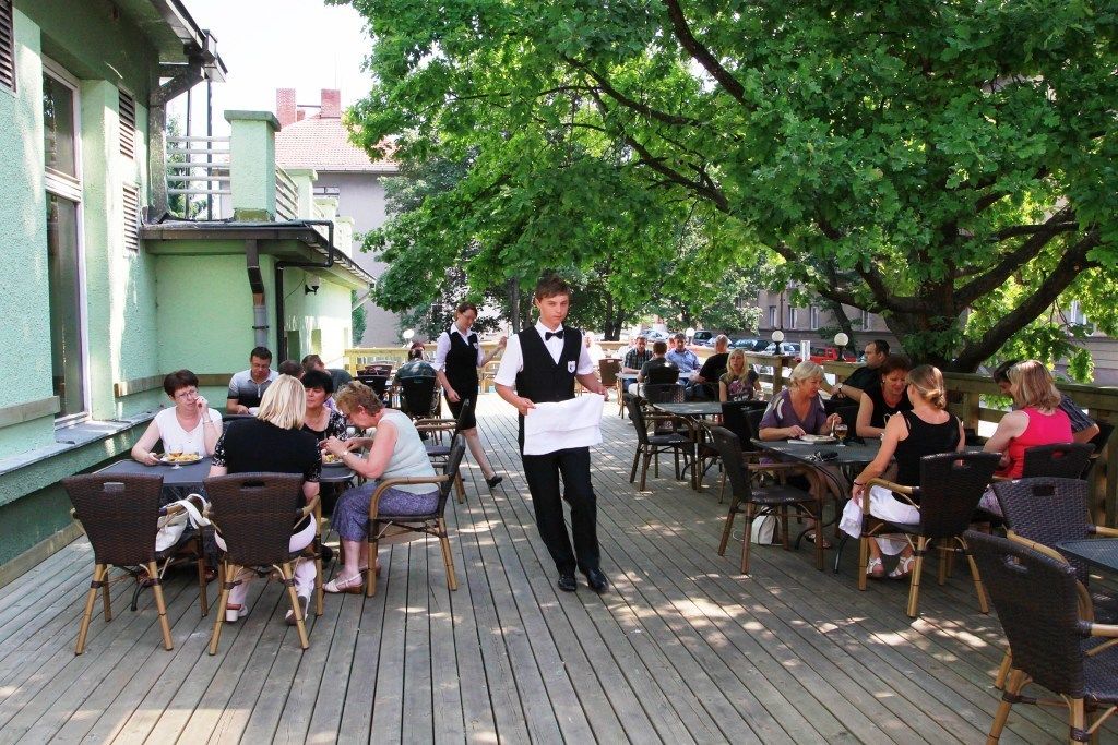 Khu ẩm thực ngoài trời