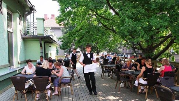 Outdoor dining - Wellness Hotel Centrál (Klatovy)