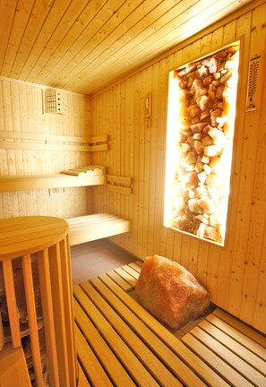 Een sauna, een bubbelbad, lichaamsbehandelingen, aromatherapie