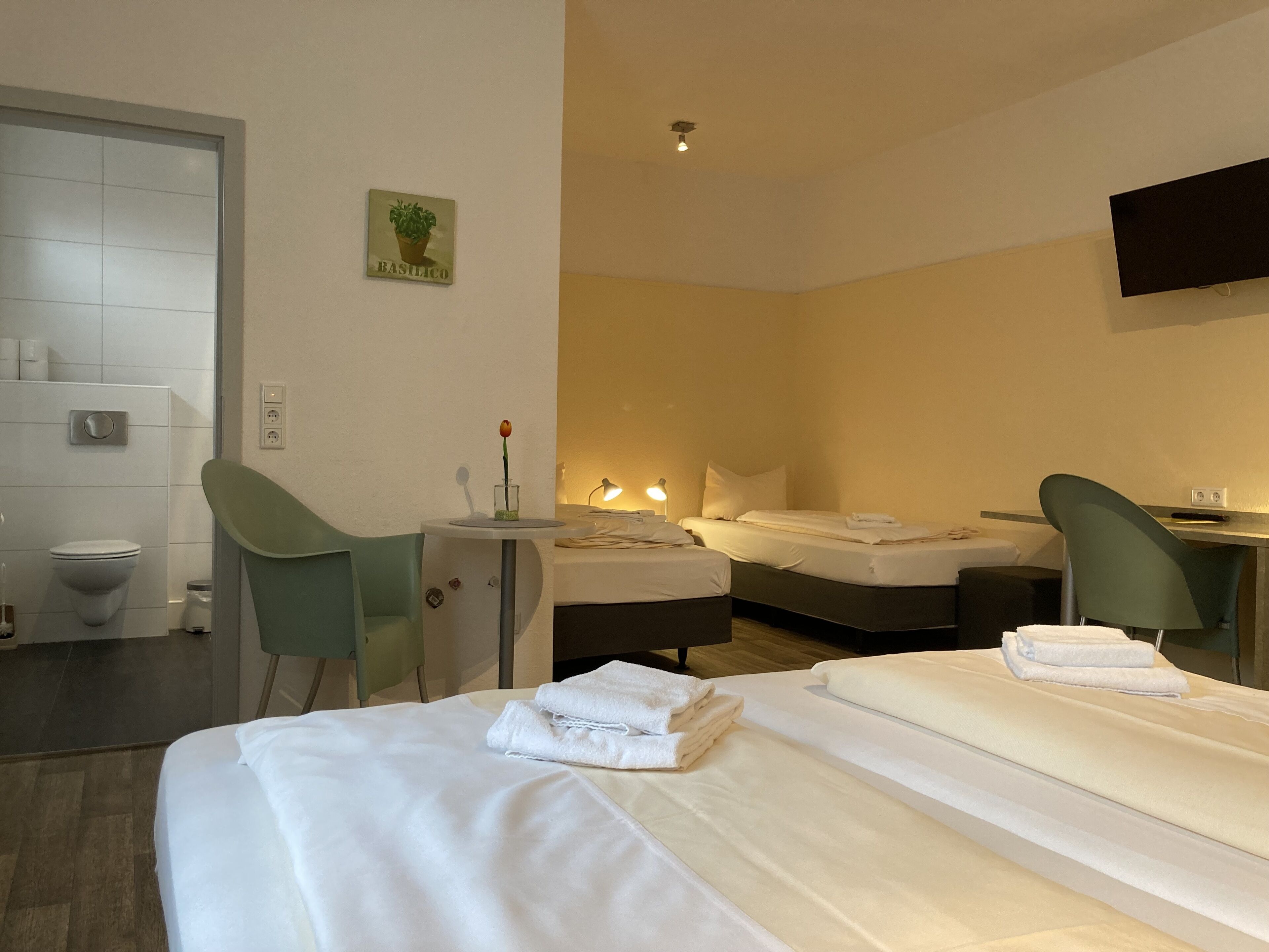 quadruple room | hypo-allergenic bedding, desk, cots/infant beds, free wifi