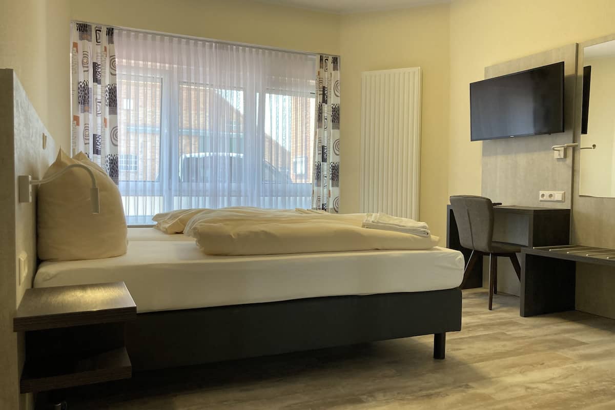 premium room | hypo-allergenic bedding, desk, cots/infant beds, free wifi