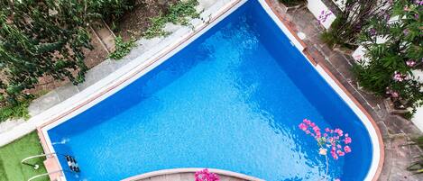 30-inch flat-screen TV with digital channels, TV