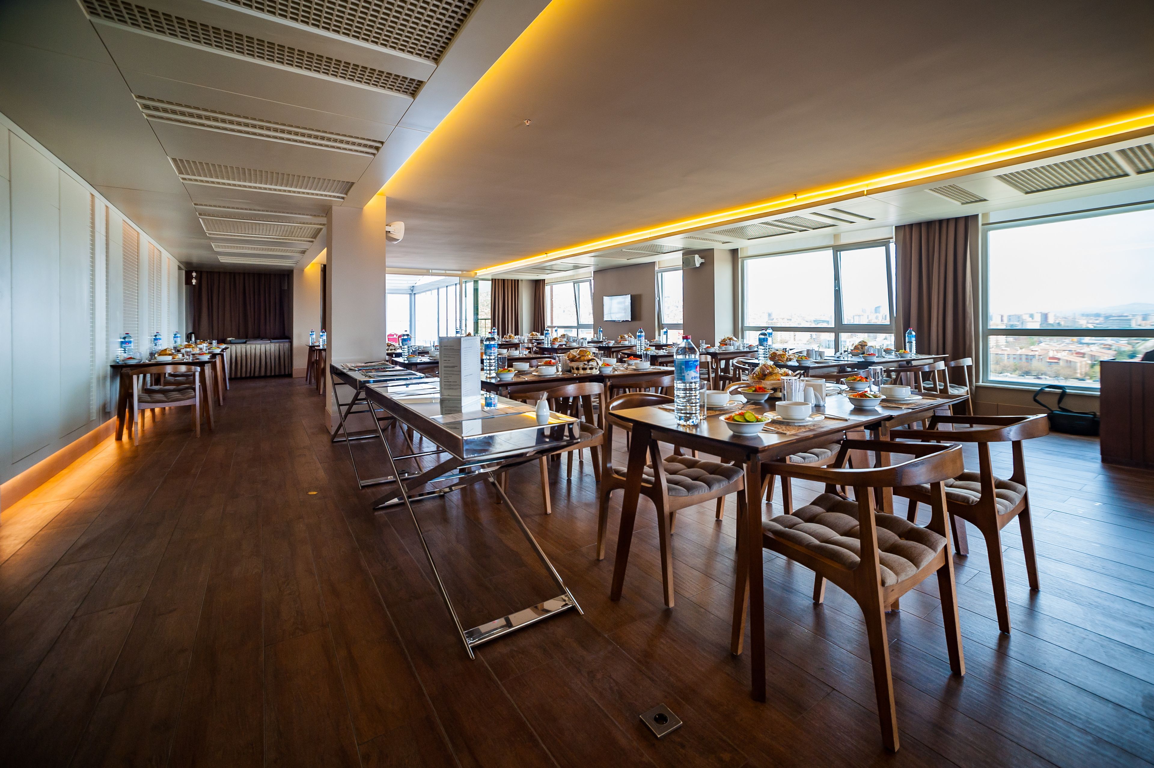 Frokost, lunsj og middag serveres