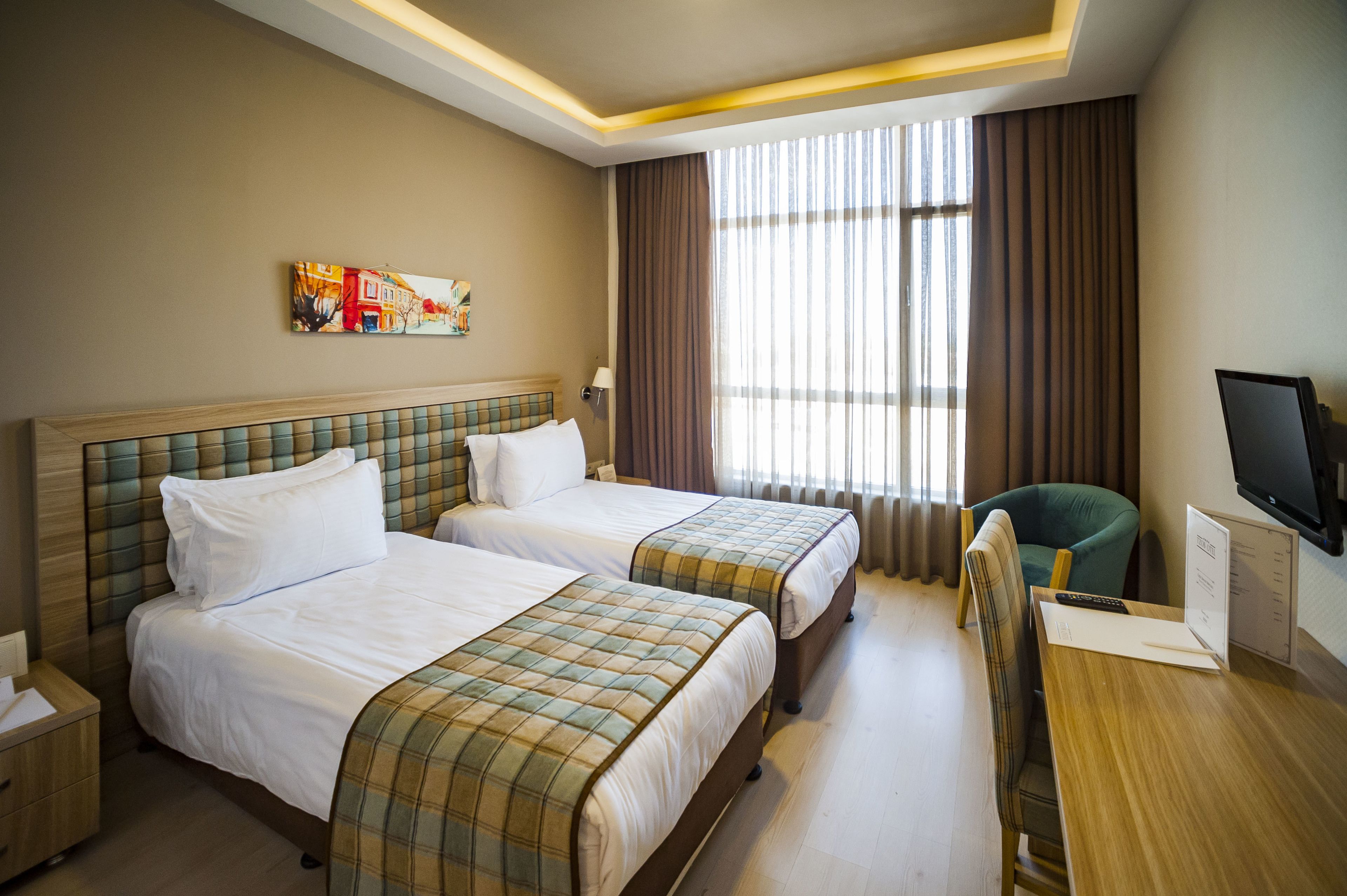 Rom – standard | Sengetøy av topp kvalitet, minibar, safe på rommet og skrivebord