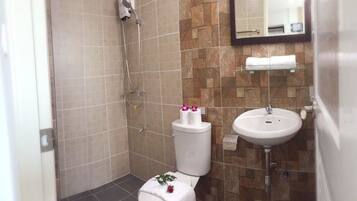 Bathroom | Shower, towels, toilet paper
