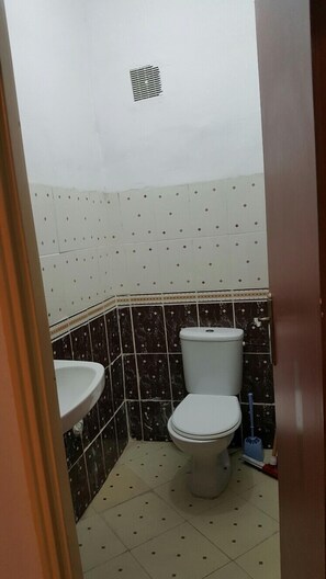 Family Apartment, 2 Bedrooms, City View | Bathroom | Shower, hair dryer, towels - Bahia Appartement Marrakech (Marrakech)