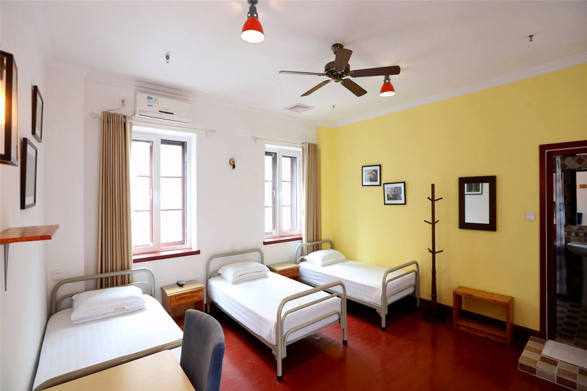 Standard Triple Room | Desk, blackout curtains, soundproofing, free WiFi