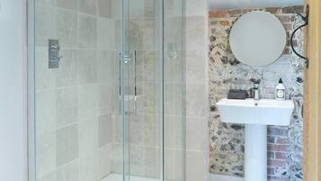 Cottage, 1 Bedroom (Low ceiling above bed) | Bathroom | Free toiletries, hair dryer, towels, soap